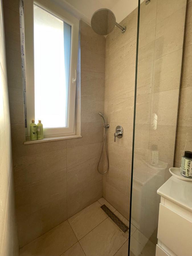 Square Modern Center Apartament Tirana